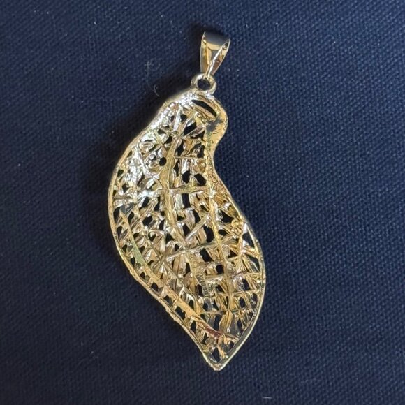 Gold Tone Angel Wing Pendant Earrings Set Intricate Design  Rhinestone Accents - Picture 4 of 13